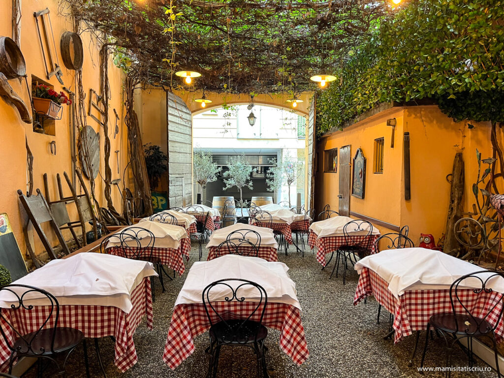 Italienii nu tin restaurantele deschise toata ziua in asteptarea clientilor, ci le inchid undeva intre orele 14:00 si 18:00 pe cele mai multe dintre ele. 😳