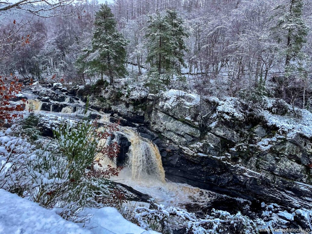 Roggie Falls si Corrieshalloch Gorge