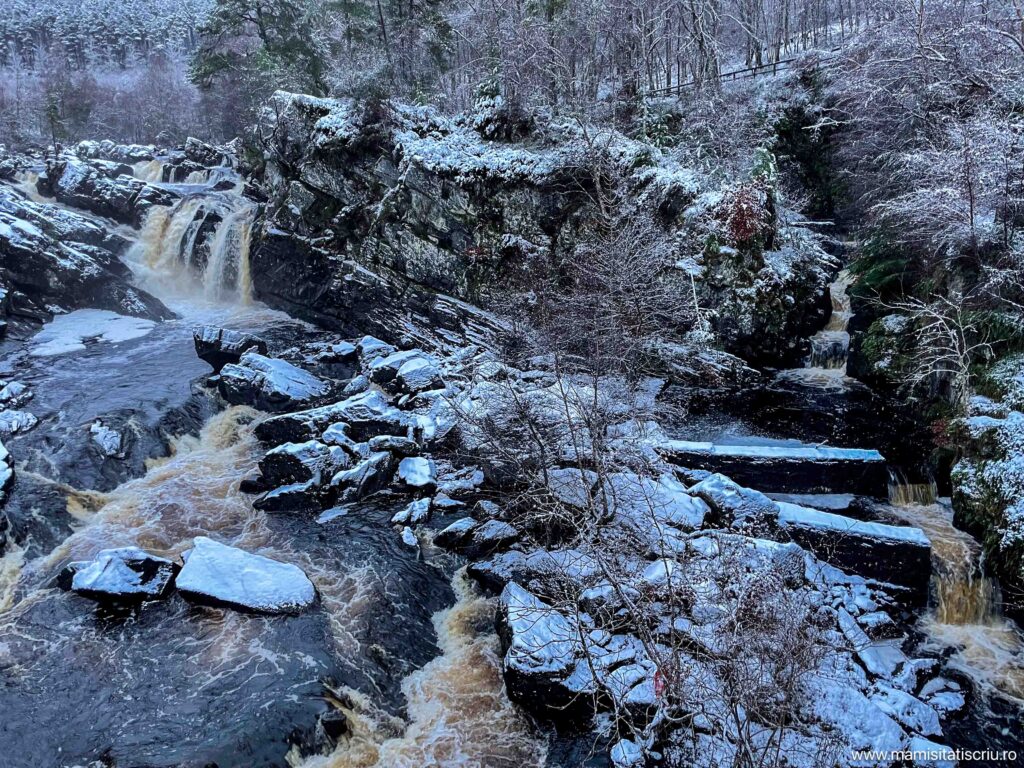 Roggie Falls si Corrieshalloch Gorge