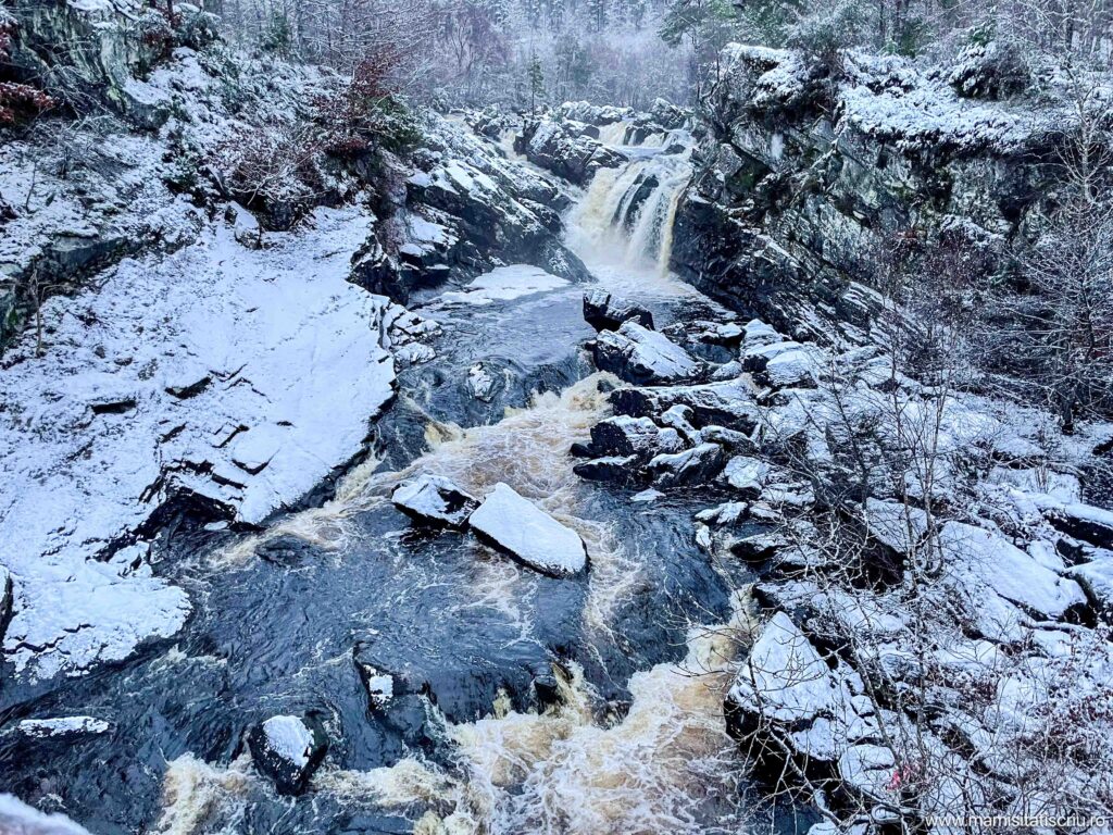 Roggie Falls si Corrieshalloch Gorge