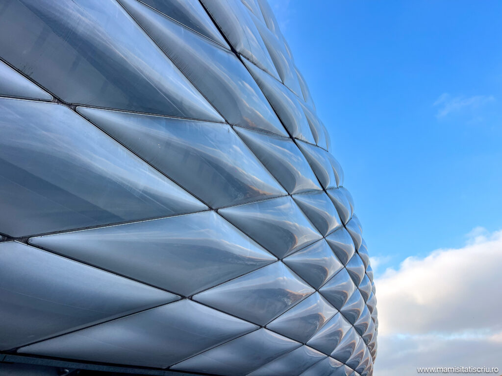 Allianz Arena - Bayern Munchen - Mami si Tati scriu